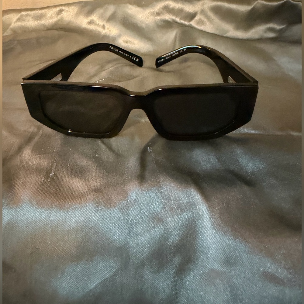 Prada SPR 09Z Black trendy Sunglasses